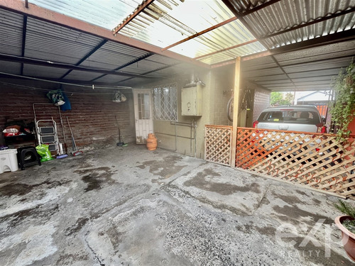 Casa En Venta De 2d, 1b Y Estacionamientos En Puente Alto
