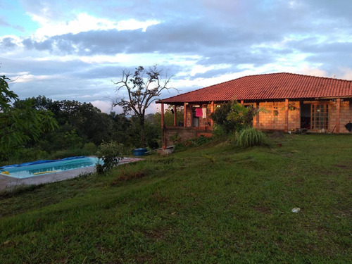 Casa De 3 Quartos, 2 Banheiros Sala, Cozinha, Lavanderia 