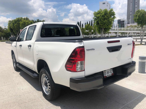 Imagen 8 de 15 de Toyota Hilux 2019 2.7 Cabina Doble Base Mt