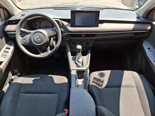 Toyota Yaris 1.5 5P Base At Cvt
