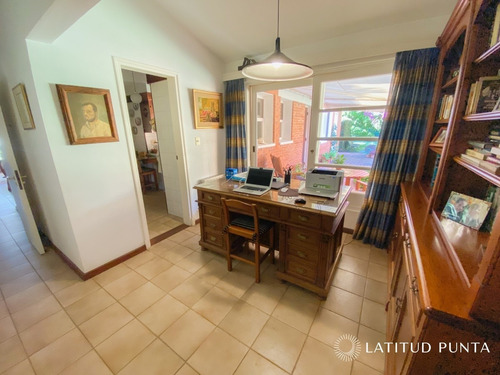 Residencia En Cantegril- Ref: 935