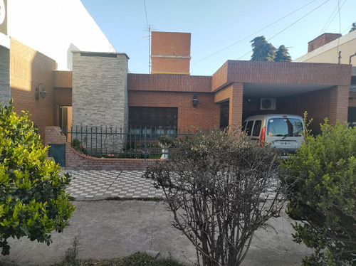 Oportun.venta Excel. Casa 3 Dorm Arturo Capdevila 