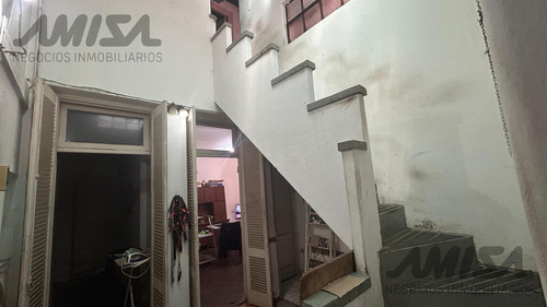 Casa A Reciclar A Metros De Bv. Oroño