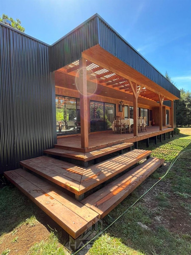 Casa En Arriendo De 4 Dorm. En Pucón