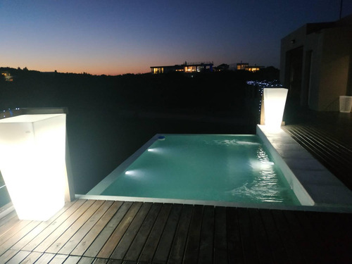 Casa De 4 Dormitorios Y 3 Baños C/ Piscina Maritimo I