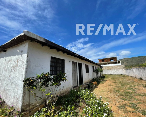 Re/max 2mil Vende Casa En El Sector La Mira, Bajo Del Agua. Isla De Margarita, Estado Nueva Esparta