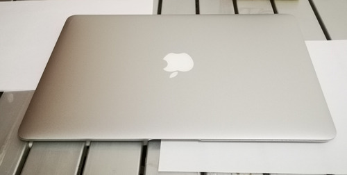 Laptop Macbook Air Apple I7 8gb Ram + Protector. Used 