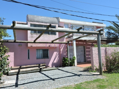 Casa En Alquiler A 1 Cuadra Del Mar En La Barra Montoya.