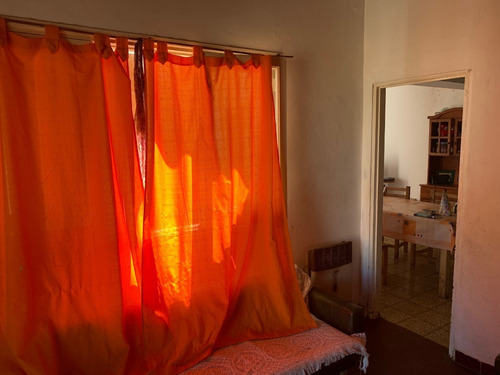 Cómoda Casa En Junín, Frente Boulevard Av. Libertad,