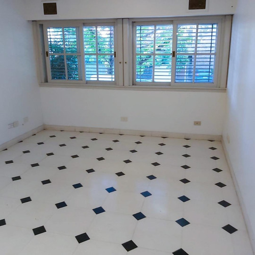 Venta Casa De Estilo 7 Amb En Zona Residencial De Martinez