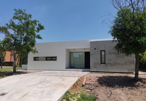 Venta Canning Barrio Cerrado Santa Rita Moderna Casa A Estrenar 3 Dormitorios, Galería Y Piscina!