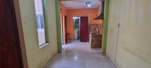 En Venta En Caseros; Cerca A Avenida; Tipo Casa De 3 Ambientes En Ph Al Fondo Ficha 9693