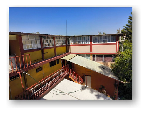 Edificio De 3 Niveles En Esquina