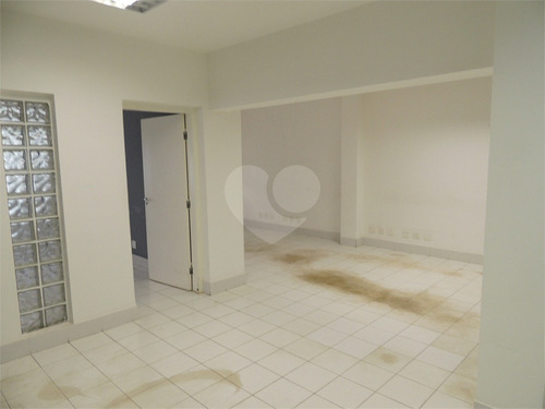 Imagem 8 de 29 de Sobrado Comercial Com Várias Salas E Agradável Jardim./ Locado - Reo514108