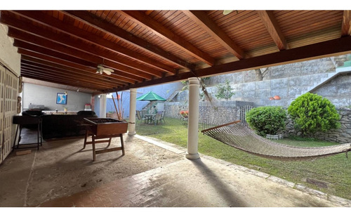 Casa De 780m2 Venta En Lomas De La Trinidad