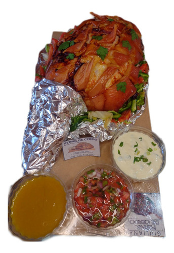 Paleta Cerdo Cocida , Panes Y Salsas