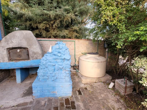 Casa Quinta Con Pileta, Y Amplio Terreno Parquizado