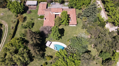 Calera De Tango | 4d 5b + Serv. | 5000m2 Terr. / 383m2 Const