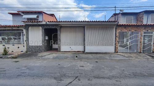 Casa En Venta En La Mantuana, Turmero. Ljsa 24-20308