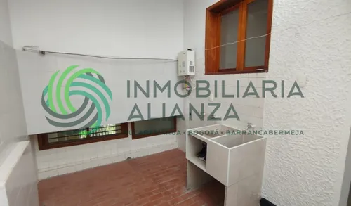 Casa En Arriendo En Altos De Cabecera. Cod A16991