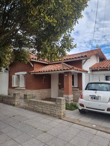 Casa En Venta - 2 Dormitorios 2 Baños - Cochera - 120mts2 - Chauvin, Mar Del Plata