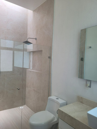 Residencia En Zona Exclusiva Coto Al Norponiente De La Ciudad De Aguascalientes De Un Nivel Y 4 Recamaras Canchas, Alberca Todas Las Amenidades En 610 Mts De Terreno Y 380 Mts De Construcción