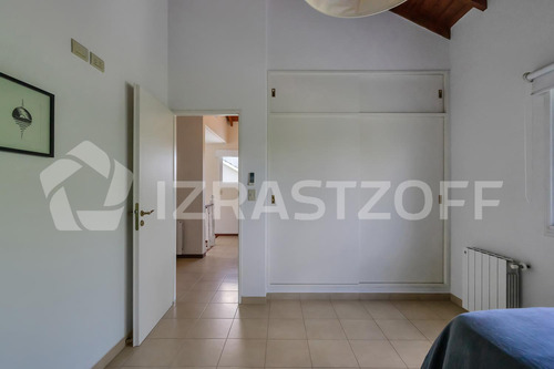 Impecable Casa En Barrio La Masia, Pilar