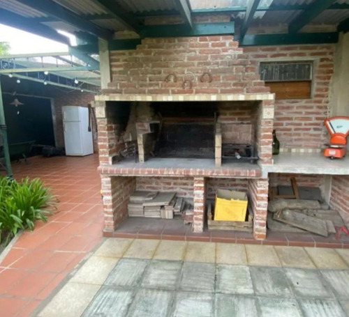 Casa En Venta - 2 Dormitorios 2 Baños - 398,36mts2 - San Antonio De Padua, Merlo