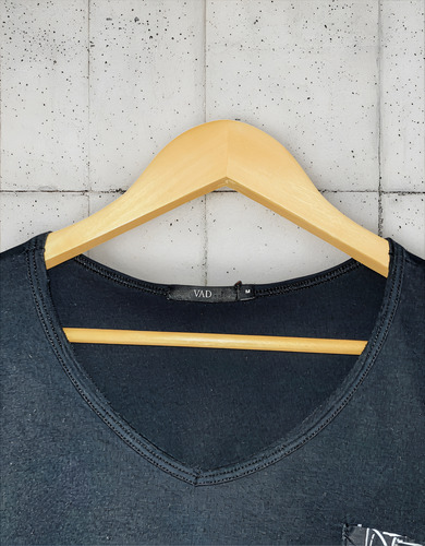 Remera Vete Al Diablo Cuello En V Para Hombre