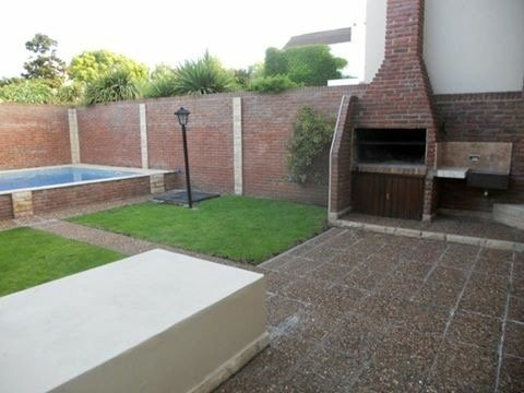 Imagen 3 de 23 de Urquiza Al 4300. Hermoso Chalet Con Piscina Y Posibilidad De Galpón. 800531
