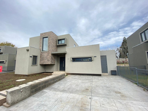Casa En Arriendo 3d 3b Condominio Tricahue Nogales