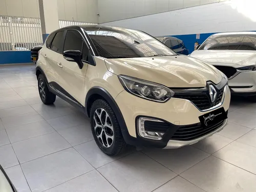 Renault Captur Intens at