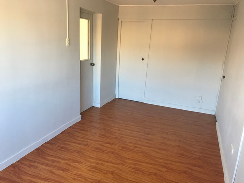 Deopartamento En Segundo Piso, Muy Central, Locomoción.