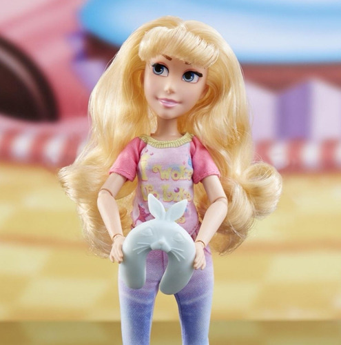Muñeca Disney Princesas Comfy Squad Aurora E9024