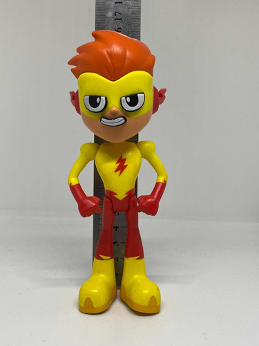 Figura Kid Flash Jóvenes Titanes Amarillo