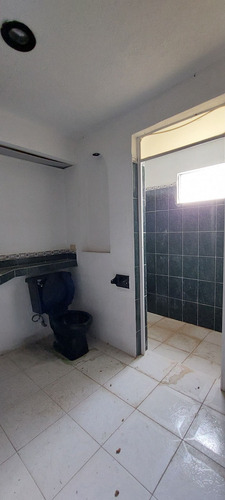 Bodega Comercial Con Amplio Patio De Maniobras ,en El Centro De Merida