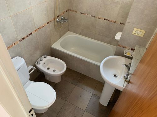¡alquiler Depto 1 Dormitorio Con Balcón Y Vista A La Cañada A Metros De Patio Olmos!