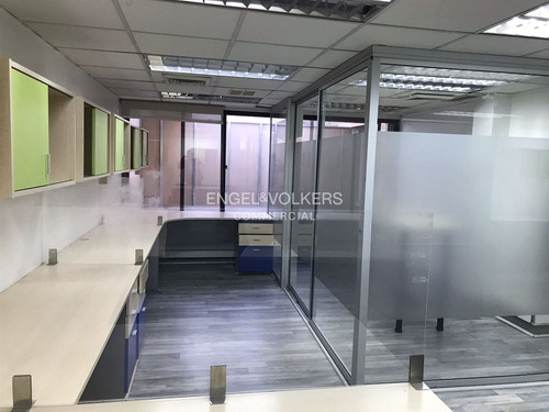 Arriendo Amplisima Oficina Amoblada En Edificio Boutique