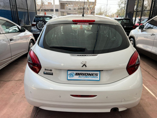 Imagen 5 de 8 de Peugeot 208 In Concert 1.6 115 2020