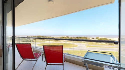 Pent House De 3 Dormitorios En Suite En Edificio Blue Bird , Punta Del Este , Playa Brava