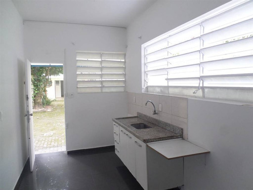 Imagem 12 de 30 de Lindo Sobrado Comercial Para Voce Montar Sua Empresa Bem Localizado Num Dos Melhores Lugares De Santos Bem Dividido E Com Espaço De Sobra - Hm2654