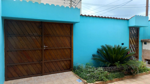 Casa Grande E Espaçosa Com Terraço E Churrasqueira Com Ótima Localização