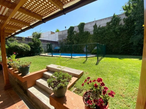 Se Vende Casa En La Florida 5d+4b - Piscina Y Gran Terreno!