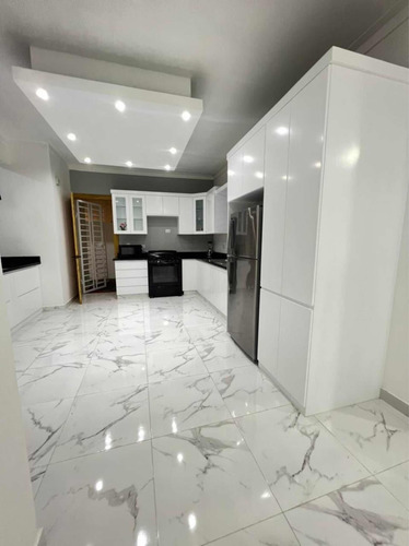 Casa Amueblada Ubicada En El Residencial Los Lirios, La Roma