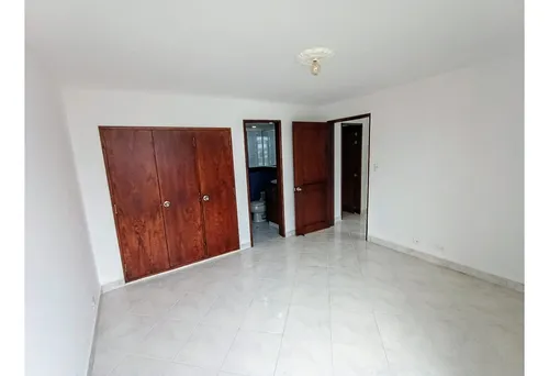 Amplio Apartamento Con Excelente Ubicacion En Medellin La Candelaria