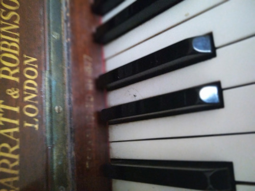 Imagen 4 de 4 de Piano Vertical Barrat & Robinson London