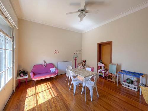 Piso Exclusivo De 5 Dormitorios Con 3 Baños Y Cochera
