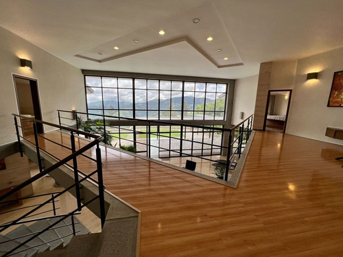 Vendo Casa 1350m2 4h/10b/10p Monte Elena 9049
