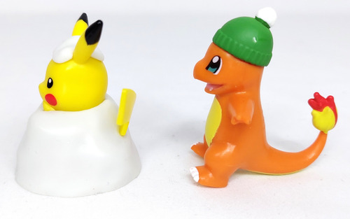 Pikachu (nieve) +charmander (gorro) Pokémon Jazwares Navidad (Usado)