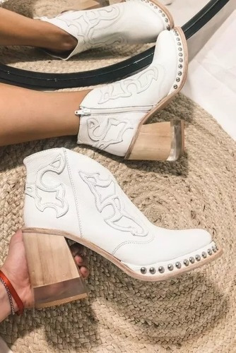 Botas De Mujer De Tacón Grueso Con Tachuelas Bordadas